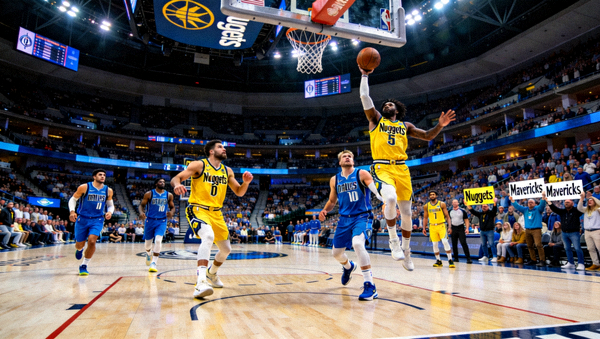 NBA丹佛掘金对阵达拉斯独行侠比赛画面